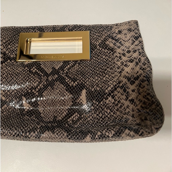 Beautiful Michael Kors Snake Skin Embossed Clutch Bag Tan/black Print - Picture 2 of 12